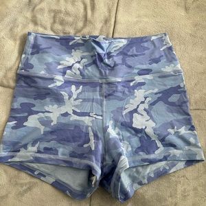 Fleo Medium THO shorts. EUC!